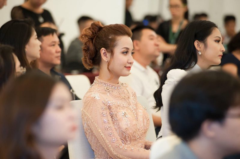 MC xinh đẹp Hoài Thư