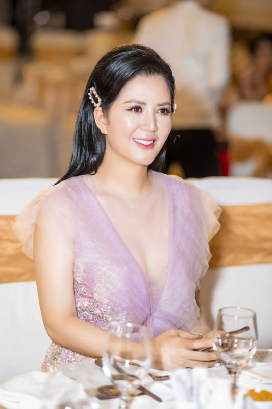 Nữ ca sĩ không chỉ sở hữu nhan sắc xinh đẹp mà còn là một doanh nhân thành đạt.