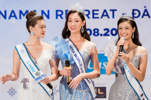 Từ trái qua: Tường San (Á hậu 2), Thùy Linh (Hoa hậu), Kiều Loan (Á hậu 1).